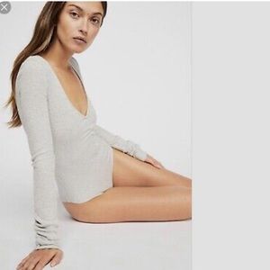 FREE PEOPLE Keep your cool henley bodysuit -M